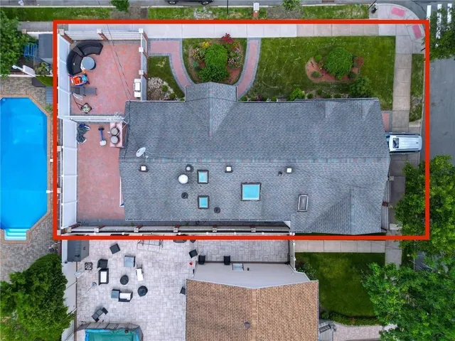 $1,399,999 | 728 Huguenot Avenue | Huguenot