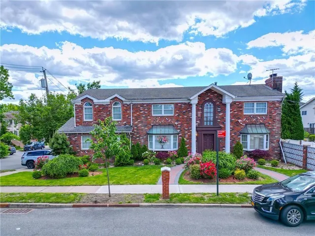 $1,399,999 | 728 Huguenot Avenue | Huguenot
