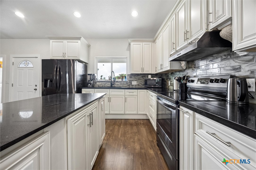 730 Spoke Hollow Road Lockhart, TX 78644 - Photo 4 of 41 KITCHEN
