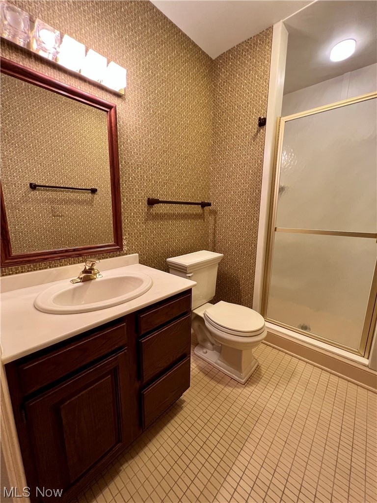 1175 East Calla Road, Unit C111 Youngstown, OH 44514 - Photo 28 of 33 Bathroom w/shower in bedroom 3.