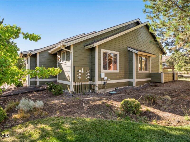 1395 Highland View Loop Redmond, OR 97756 - Photo 34 of 68