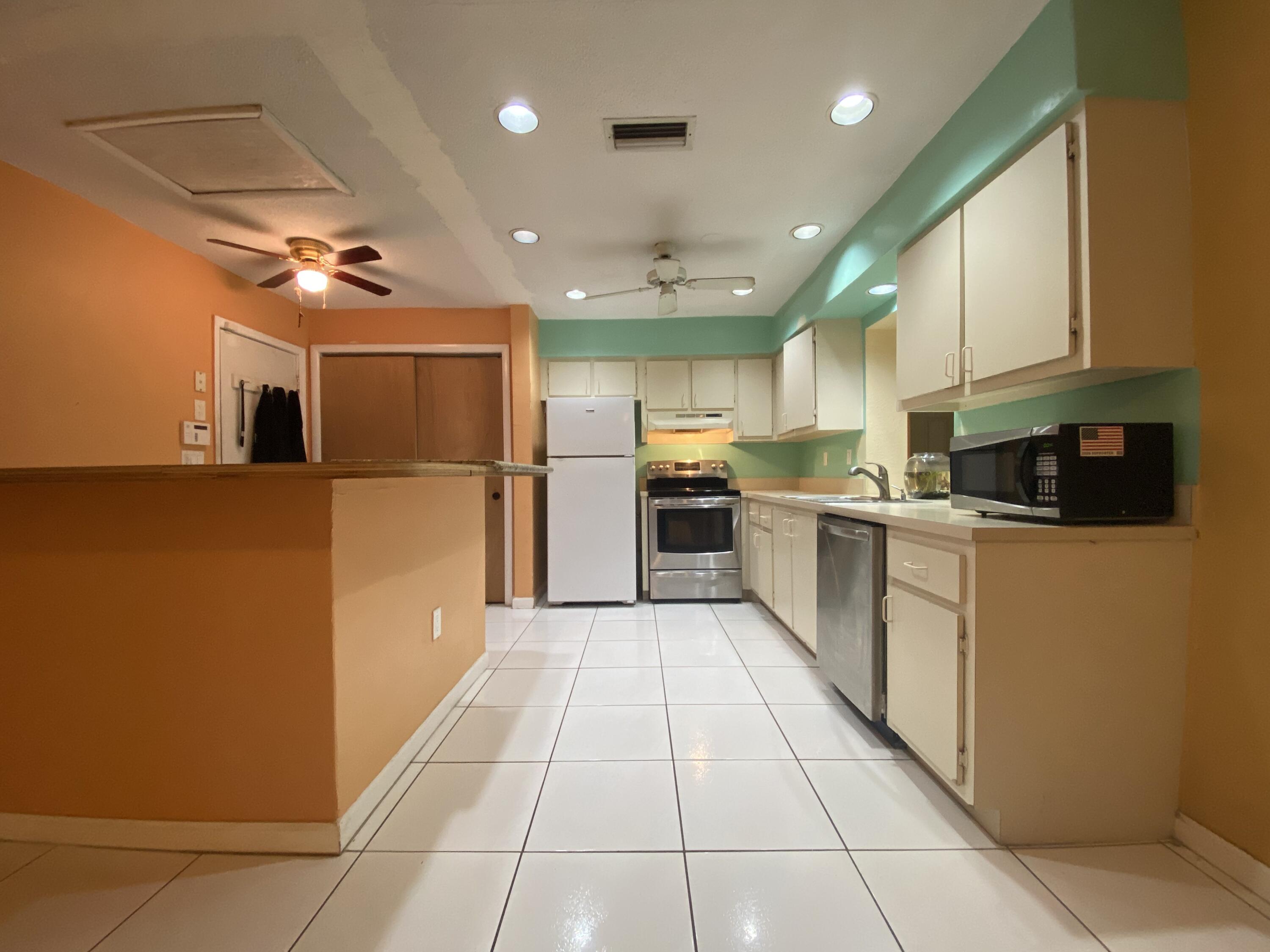 7401 Northwest 96th Avenue Tamarac, FL 33321 - Photo 11 of 20 A24C642F-0CE9-45EA-8B31-4EB34839E9F9