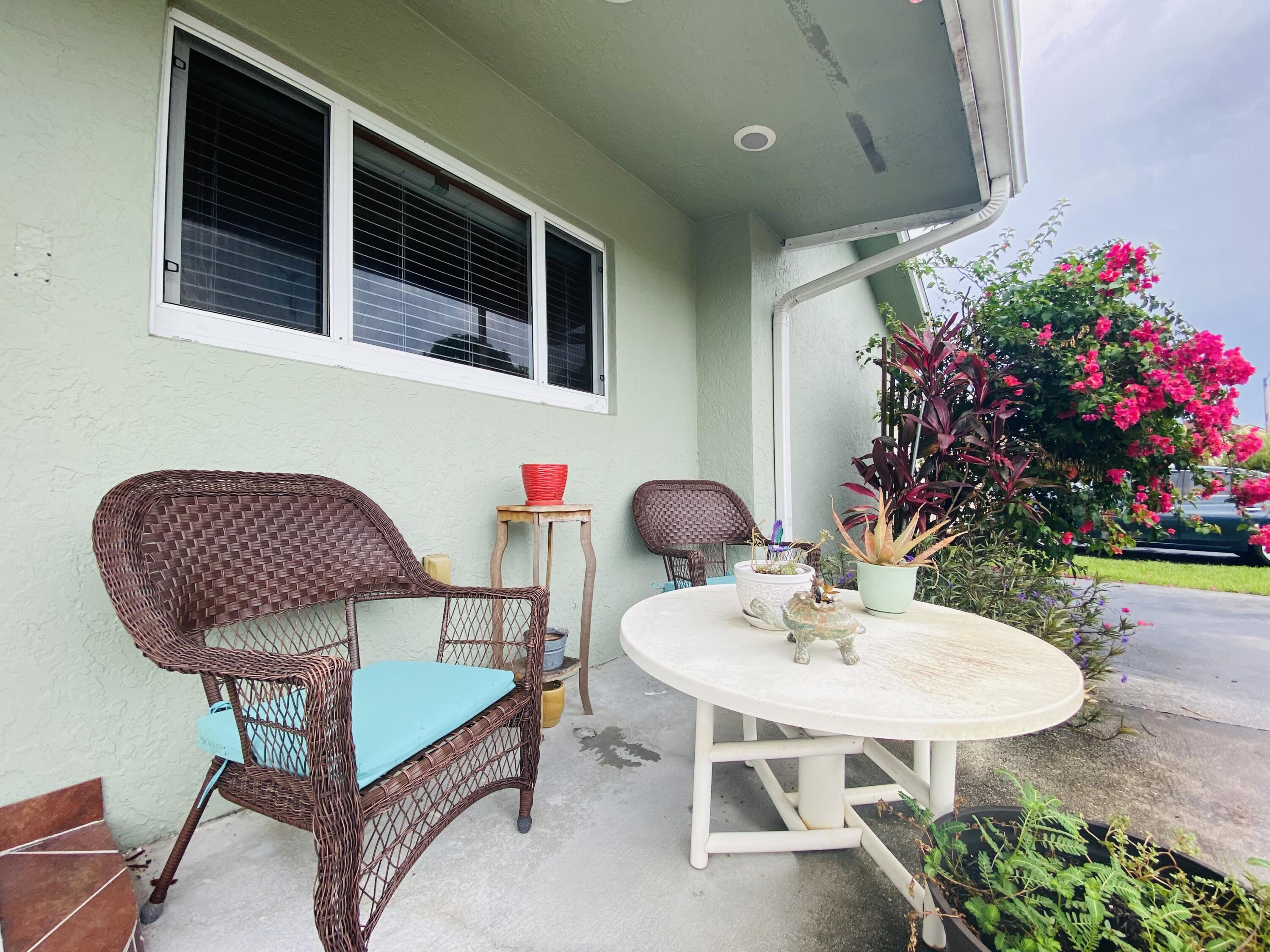 7401 Northwest 96th Avenue Tamarac, FL 33321 - Photo 3 of 20 BC413F0D-B6D2-474D-85D9-4DCF32C43943