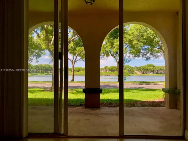 $2,100 | 2557 Centergate Drive, Unit 103, Miramar, FL 33025