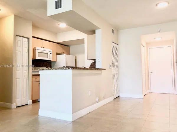 $2,100 | 2557 Centergate Drive, Unit 103, Miramar, FL 33025