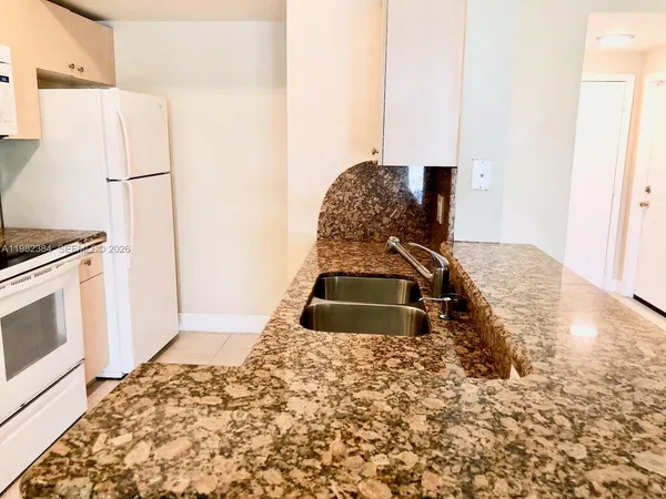 $2,100 | 2557 Centergate Drive, Unit 103, Miramar, FL 33025