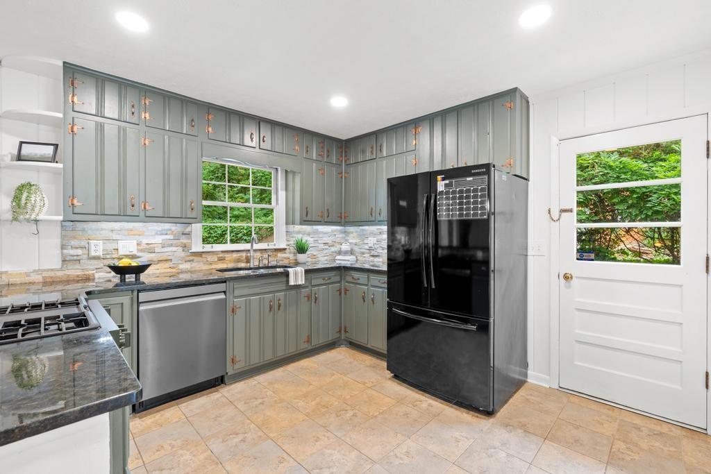2335 Tilson Circle Decatur, GA 30032 - Photo 17 of 56