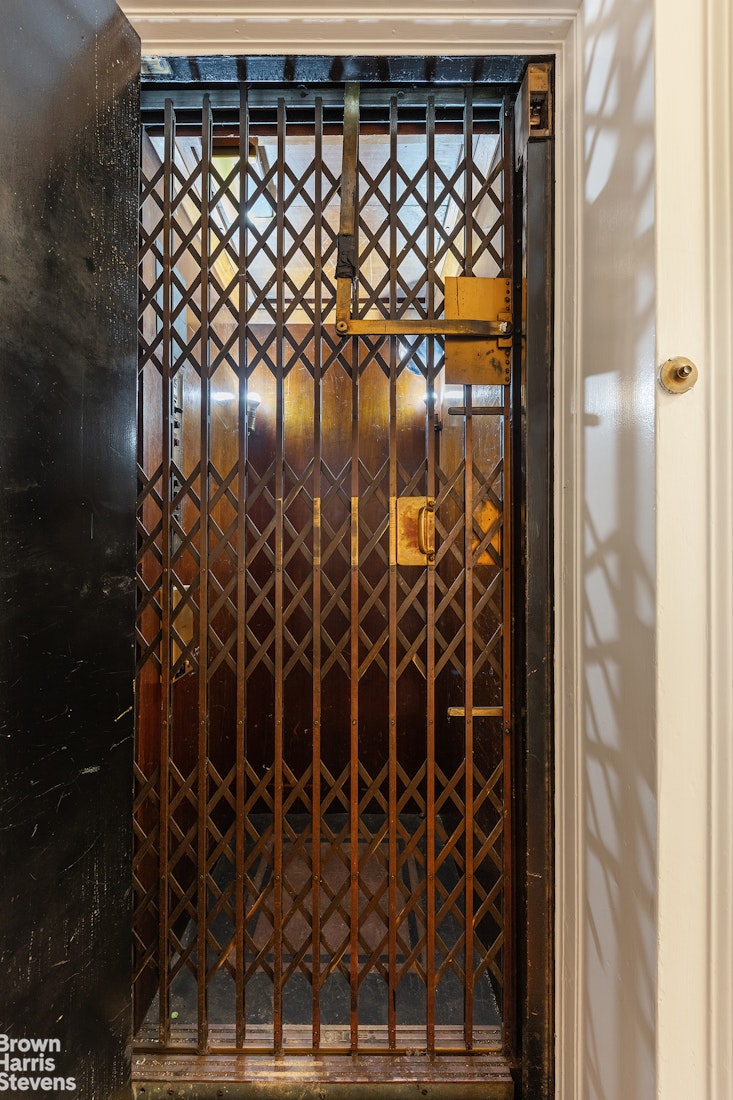 20 West 12th Street Manhattan, NY 10011 - Photo 29 of 30 a close view of sink