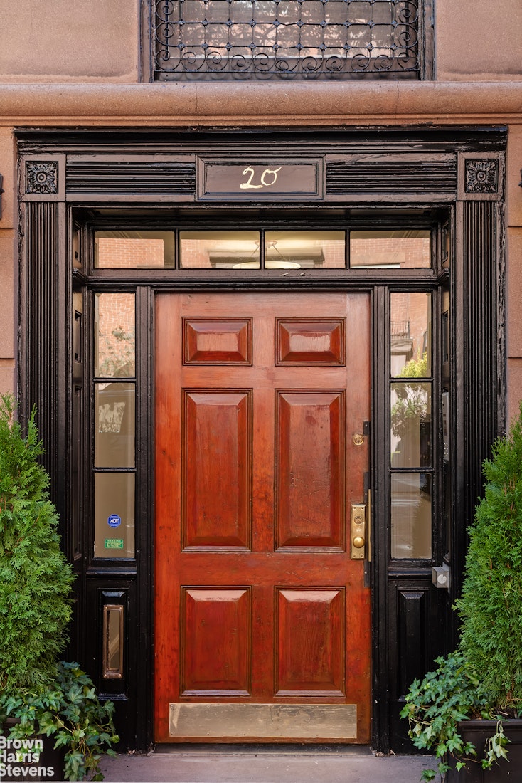 20 West 12th Street Manhattan, NY 10011 - Photo 2 of 30 a view of front door