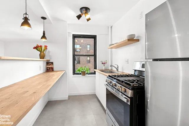 $500,000 | 266 East Broadway, Unit B1902 | Lower East Side