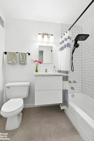 $500,000 | 266 East Broadway, Unit B1902 | Lower East Side