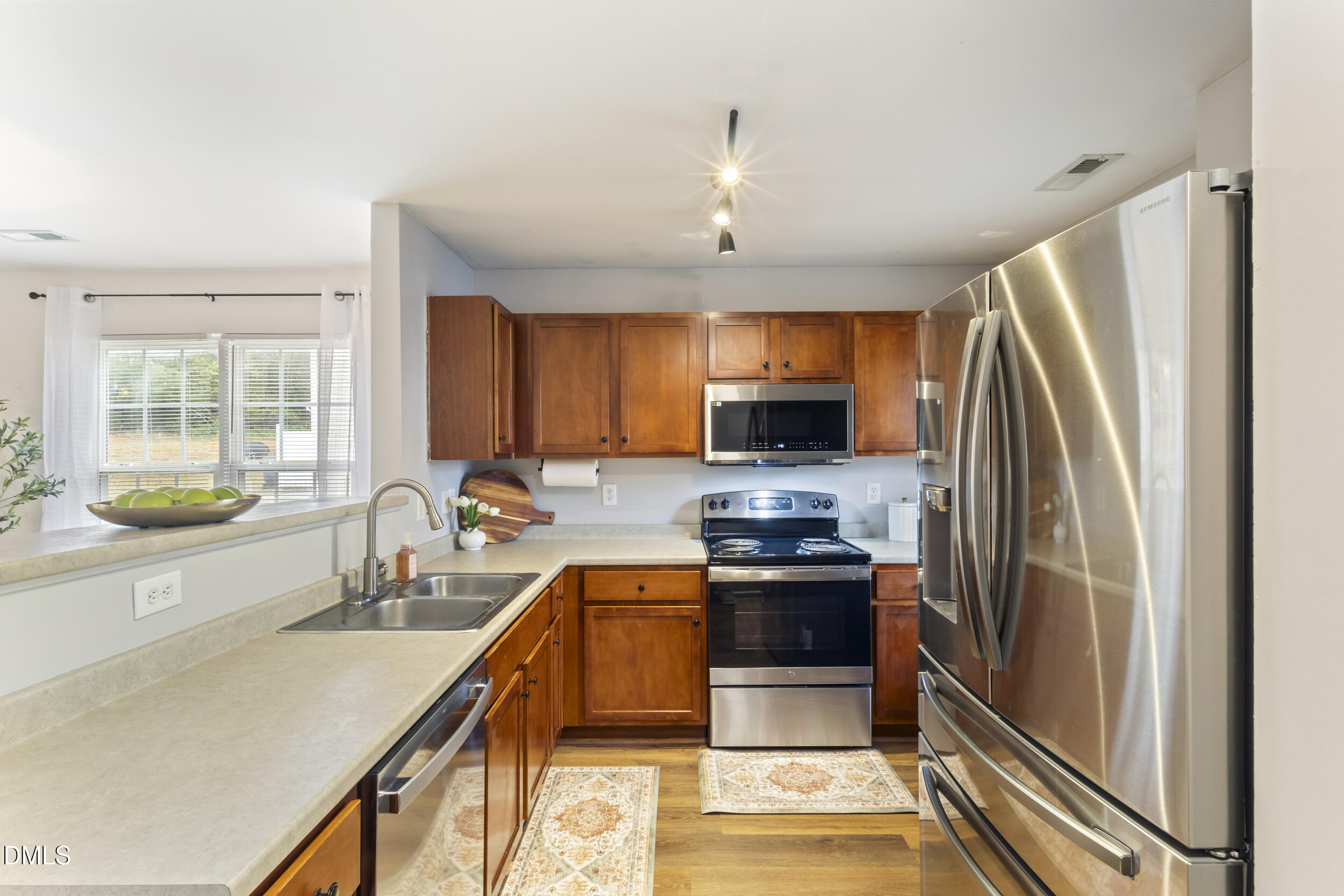 907 Savin Landing Knightdale, NC 27545 - Photo 5 of 32 4_img_9538