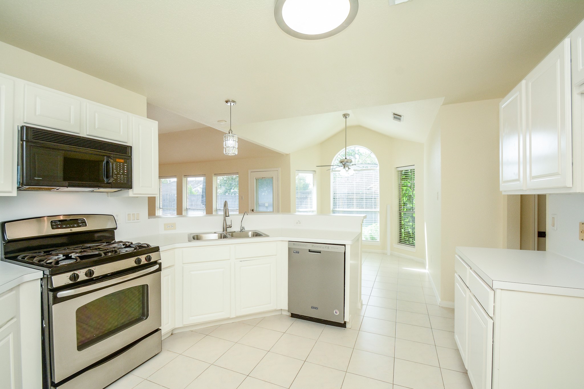 9502 Coast Bridge Street Houston, TX 77075 - Photo 9 of 31