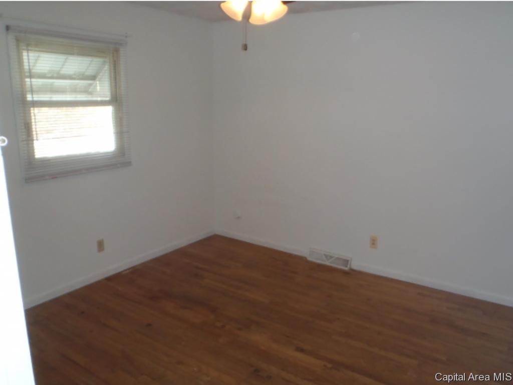 2565 Somerton Road Springfield, IL 62702 - Photo 12 of 16