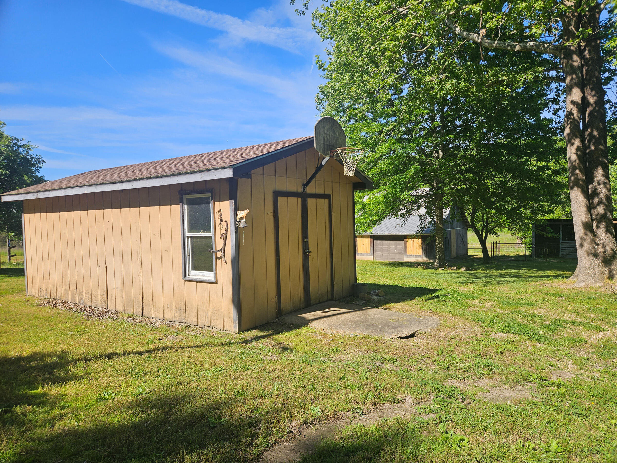 6689 Douglas Road Houston, MO 65483 - Photo 15 of 62 Outbuilding