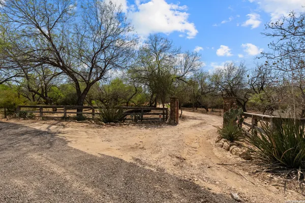 $3,850,000 | 961 Pico, Laredo, TX 78045