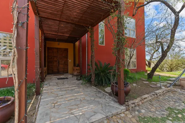 $3,850,000 | 961 Pico, Laredo, TX 78045