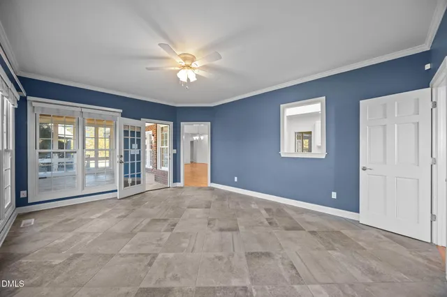 a close view of sink and tap