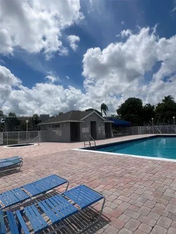 $250,000 | 435 Northeast 210th Cir Terrace, Unit 10323, Miami, FL 33179