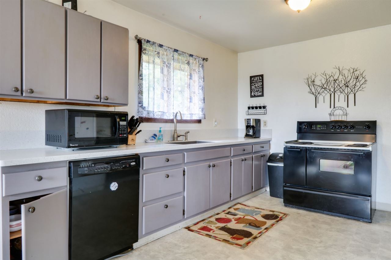 17006 North Sands Road Mead, WA 99021 - Photo 7 of 20