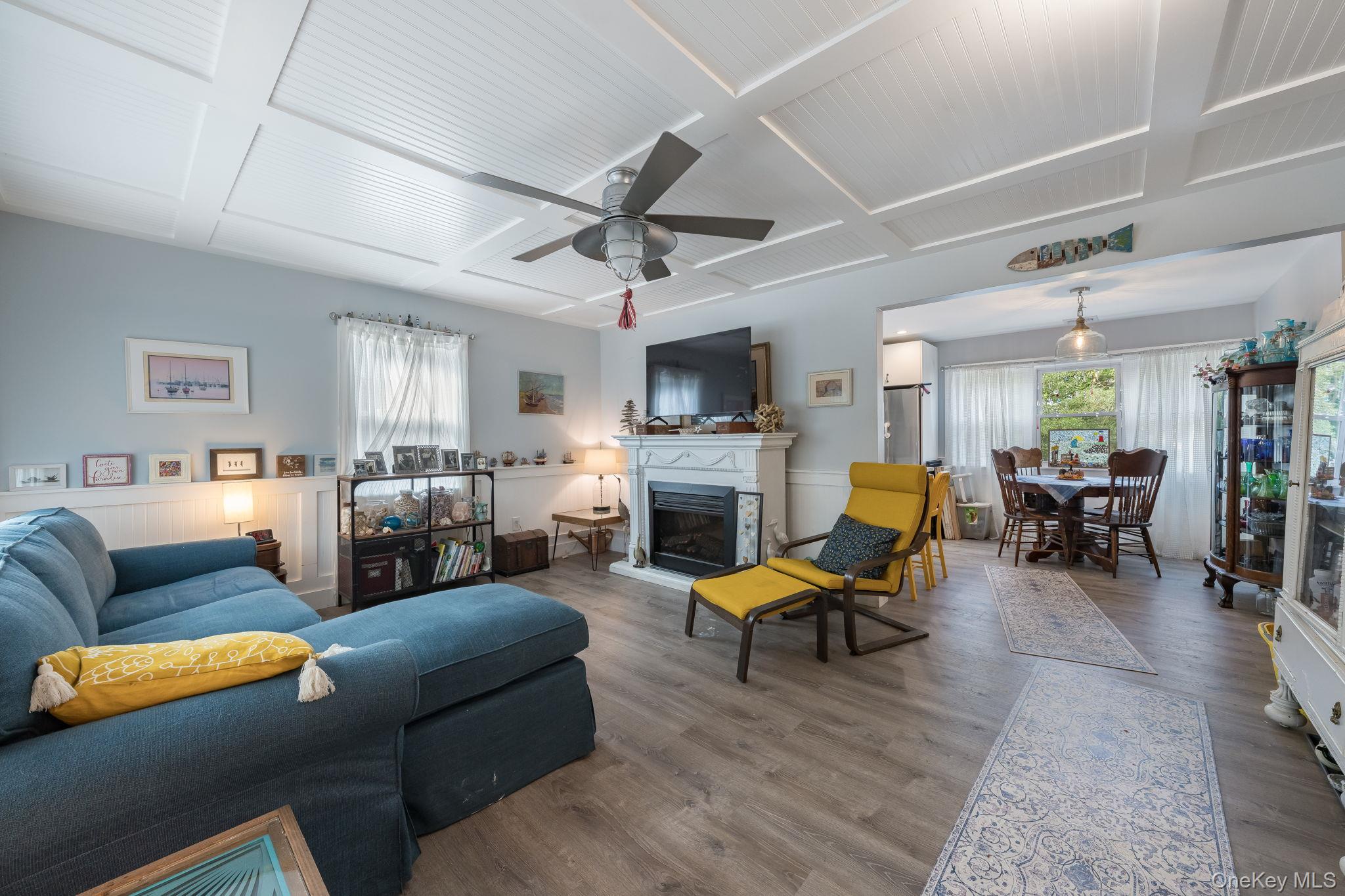 38 Middle Neck Road Port Washington, NY 11050 - Photo 2 of 25 Gallery Image 2