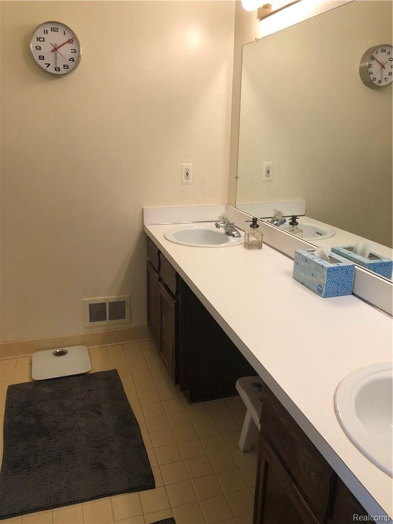 42272 Saltz Road Canton, MI 48187 - Photo 25 of 30 FULL BATH