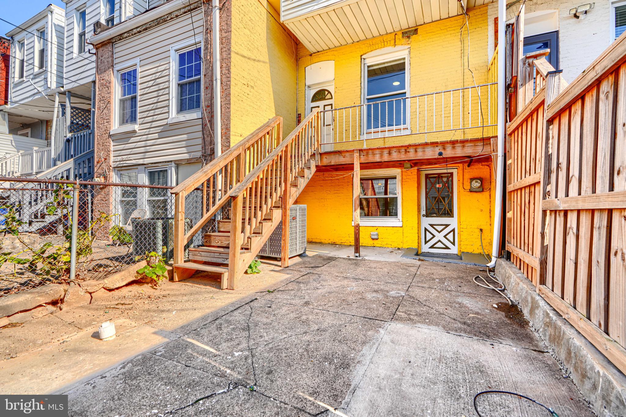 424 North Linwood Avenue Baltimore, MD 21224 - Photo 11 of 28 a view of a house with a park