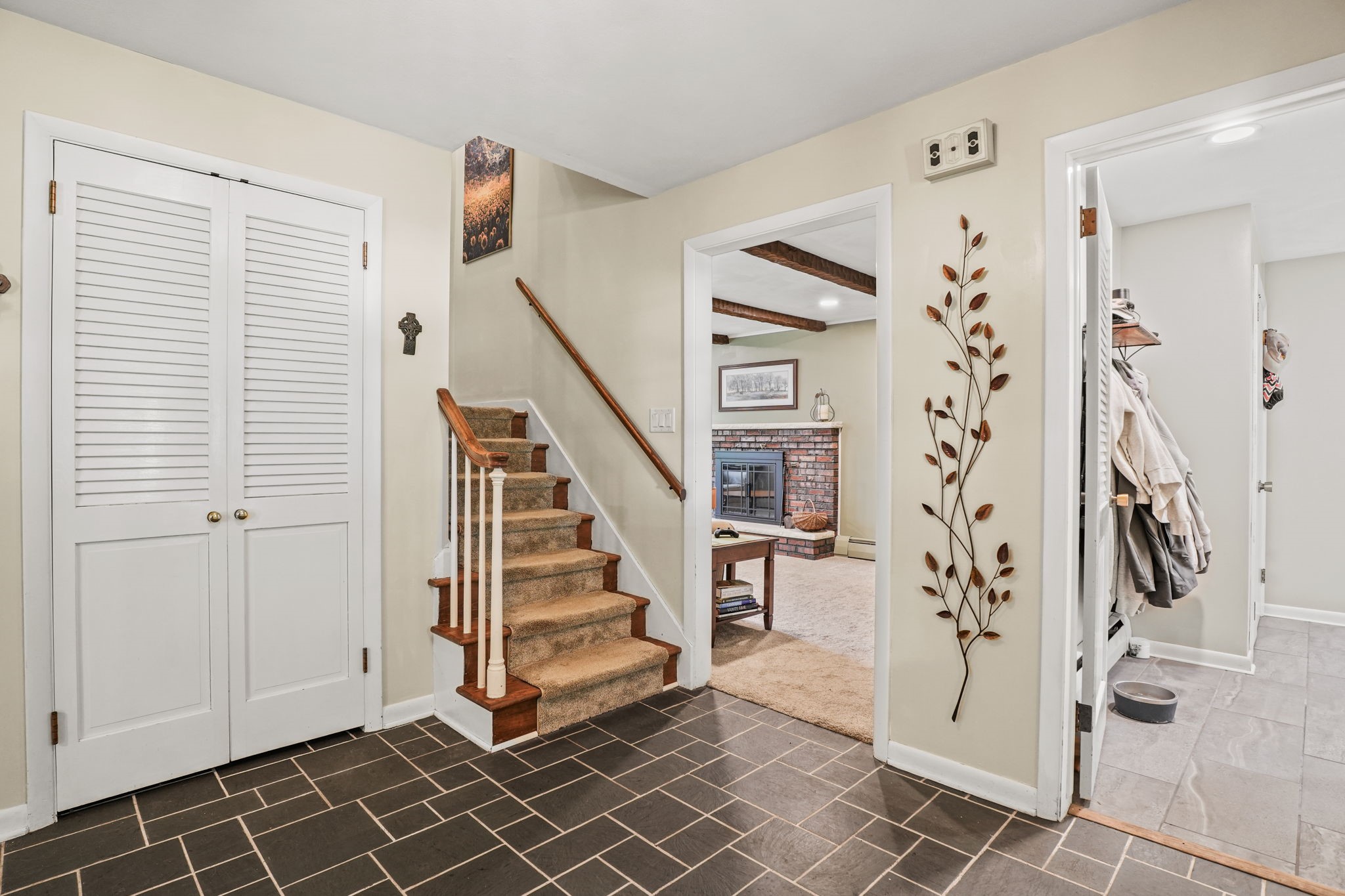 319 Ridgefield Road Endicott, NY 13760 - Photo 9 of 50