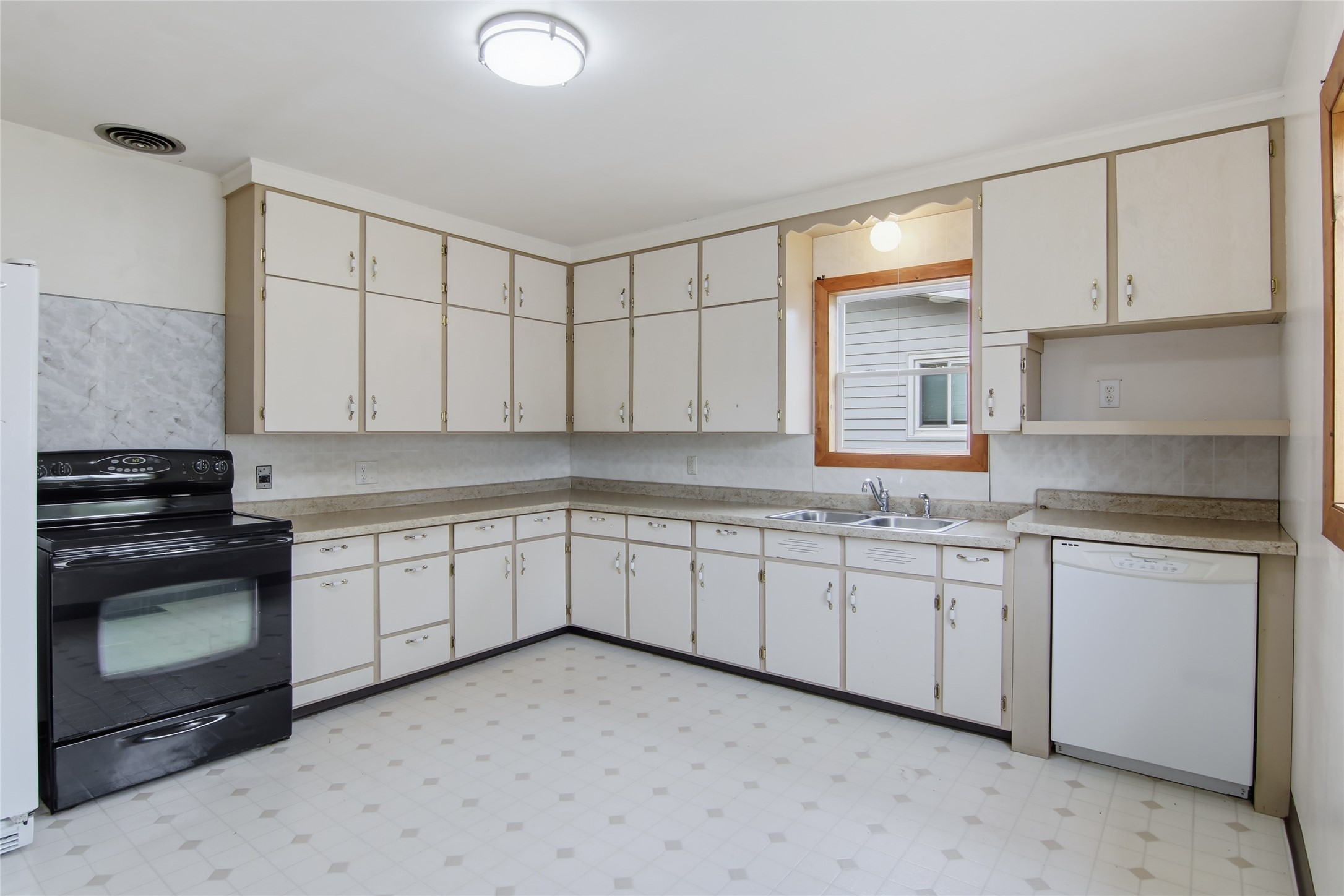 23 East Schneider Street Rice Lake, WI 54868 - Photo 10 of 38