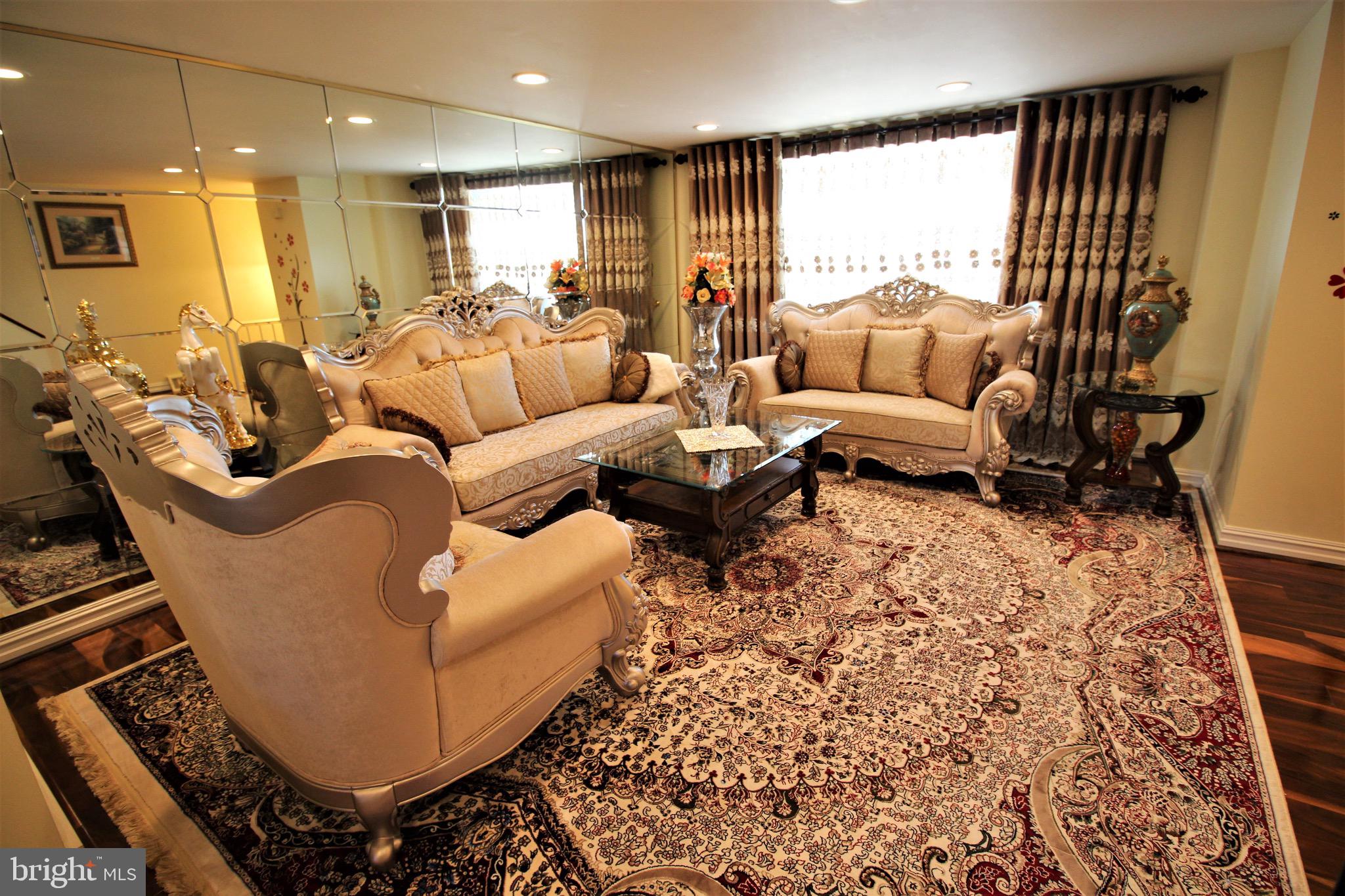 12117 Covert Road Philadelphia, PA 19154 - Photo 3 of 24 Living room