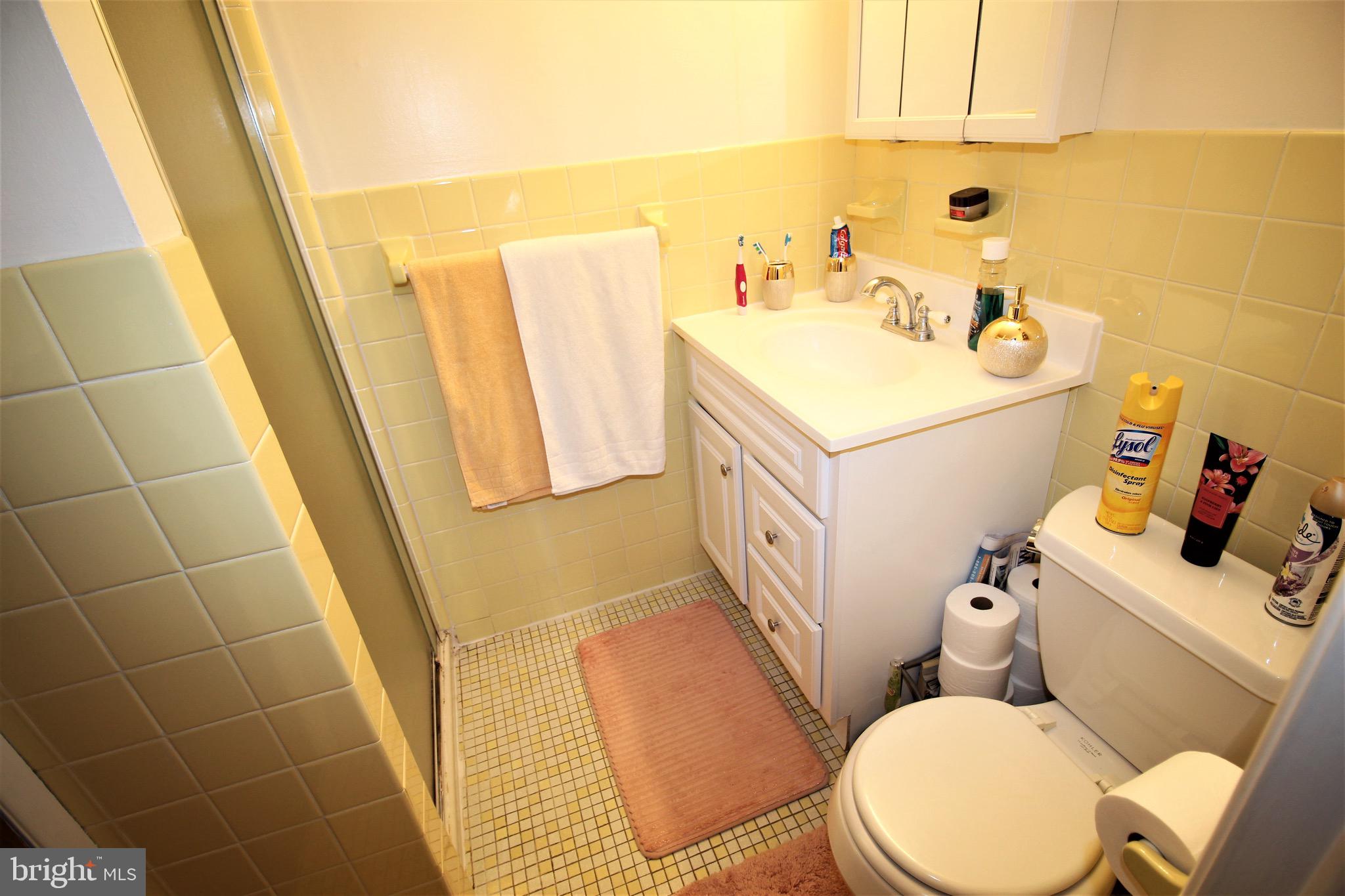 12117 Covert Road Philadelphia, PA 19154 - Photo 21 of 24 Master bedroom bathroom