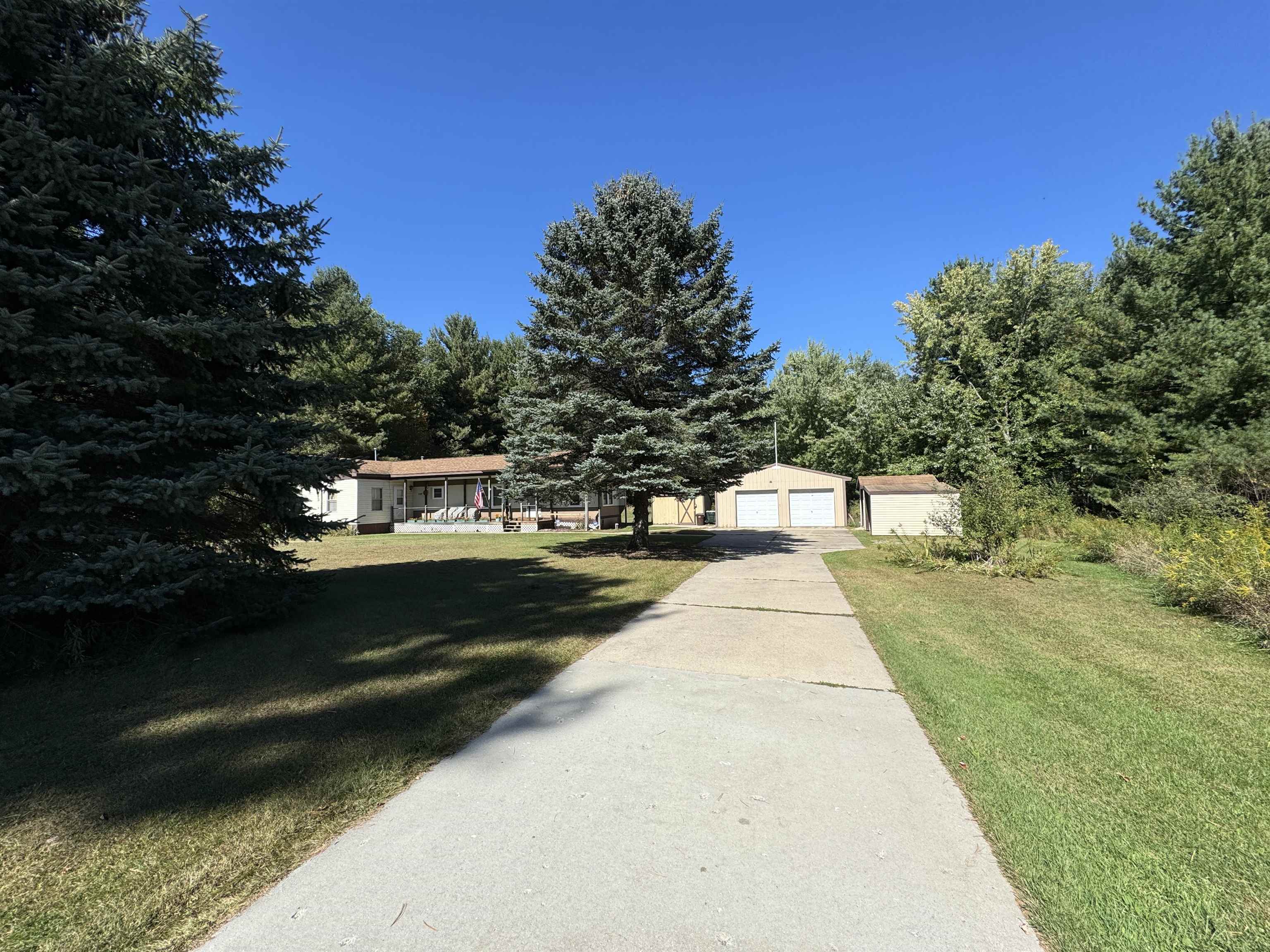 8126 West Kelly Road Lake City, MI 49651 - Photo 2 of 51 1927536-a393cfcf-c4ba-468b-965c-9bf6e0f6a415.JPG