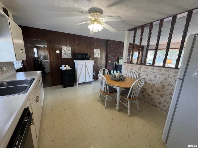 $120,000 | 960 Barbee Avenue, Louisville, IL 62858