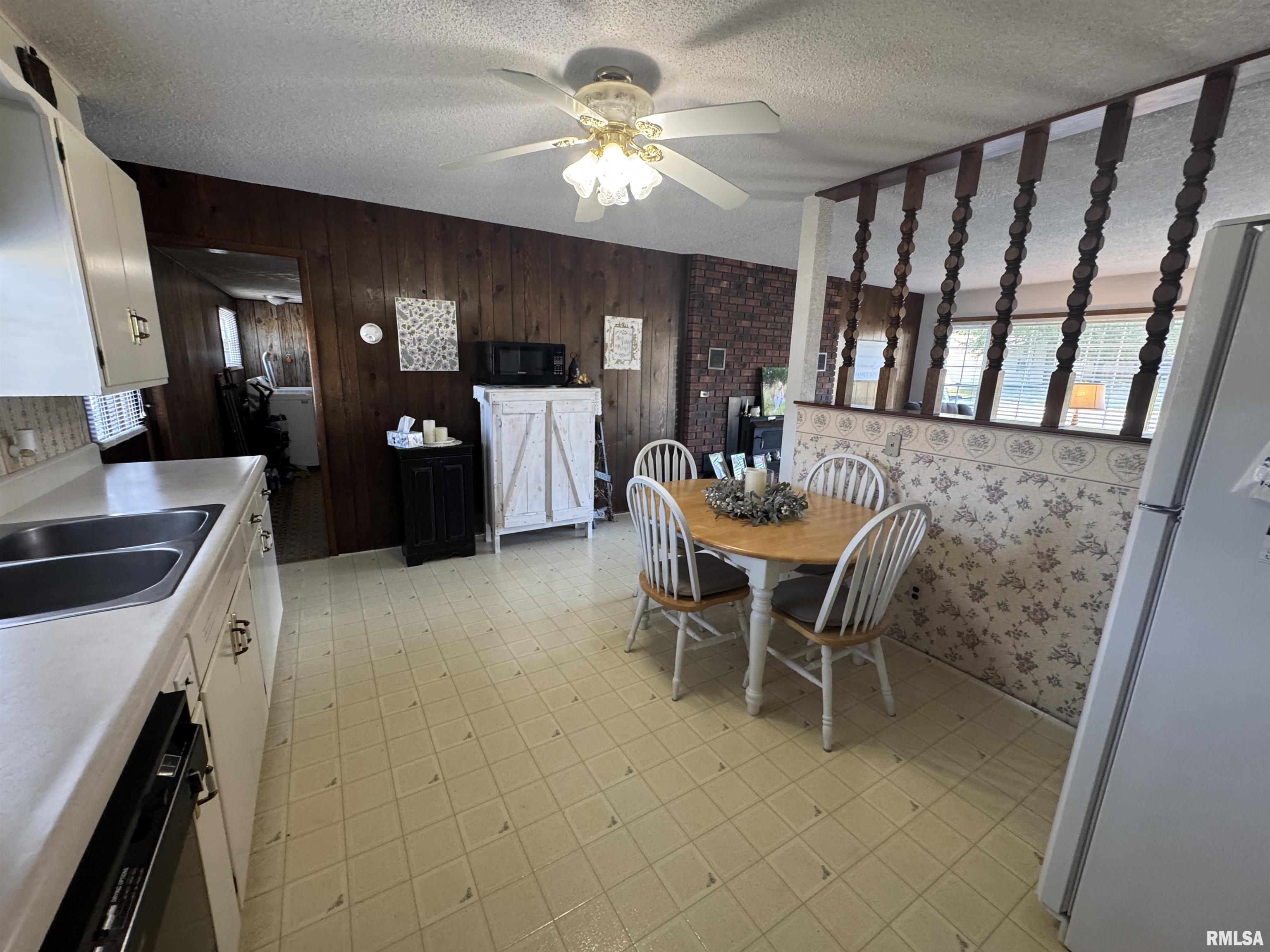 960 Barbee Avenue Louisville, IL 62858 - Photo 11 of 51