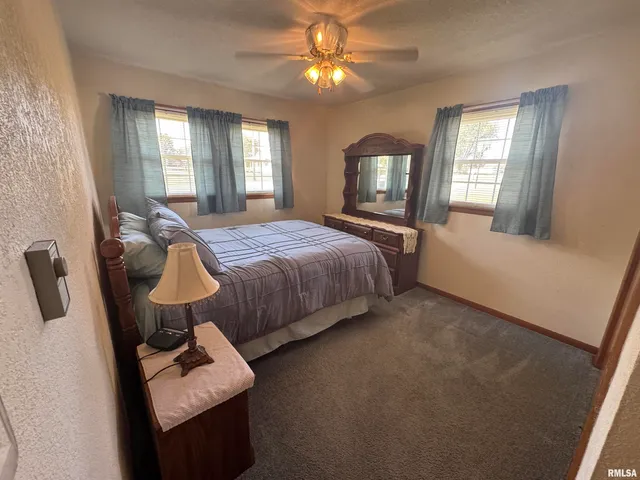 $120,000 | 960 Barbee Avenue, Louisville, IL 62858