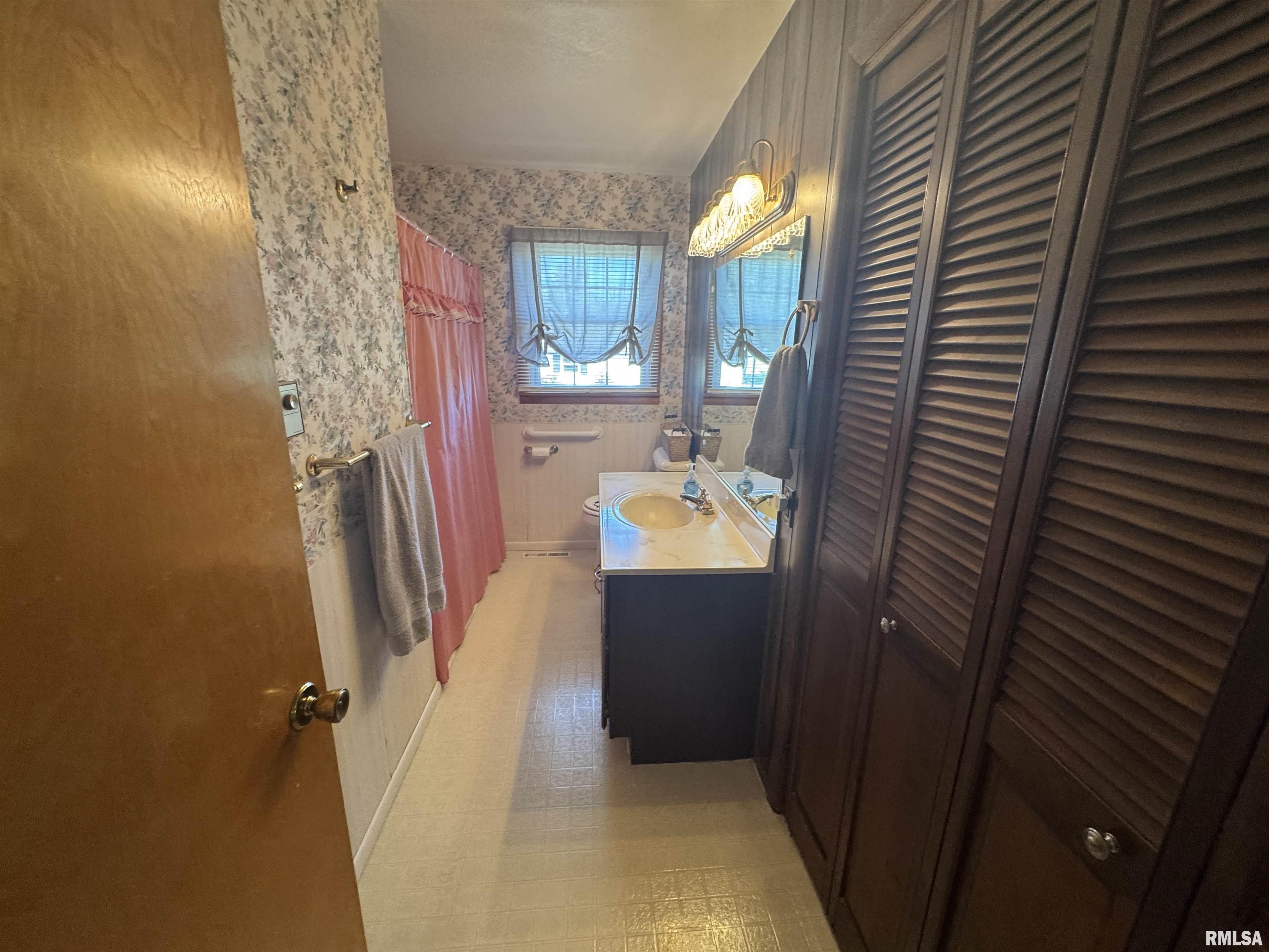 960 Barbee Avenue Louisville, IL 62858 - Photo 21 of 51