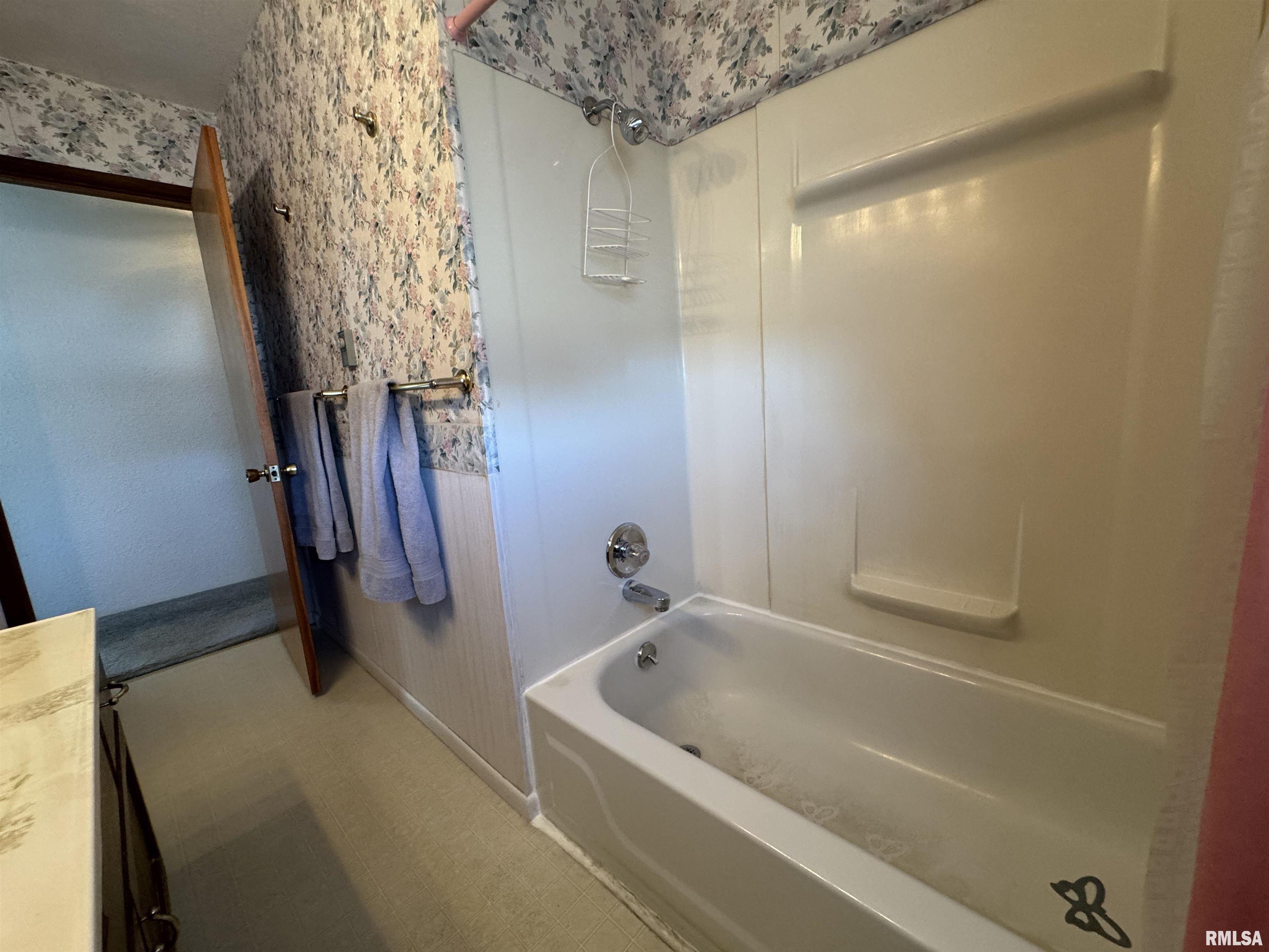 960 Barbee Avenue Louisville, IL 62858 - Photo 22 of 51