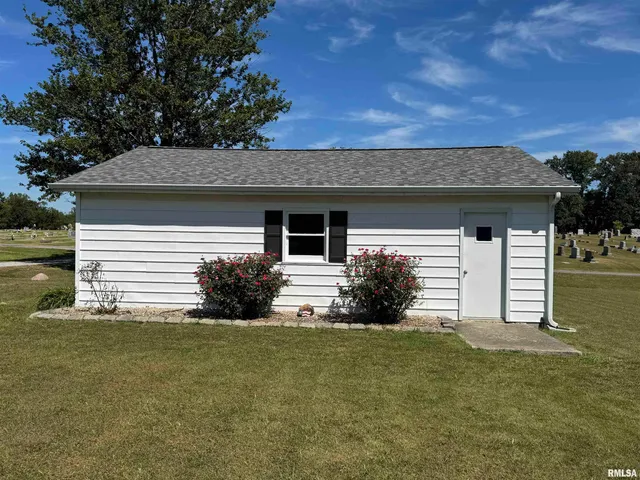 $120,000 | 960 Barbee Avenue, Louisville, IL 62858