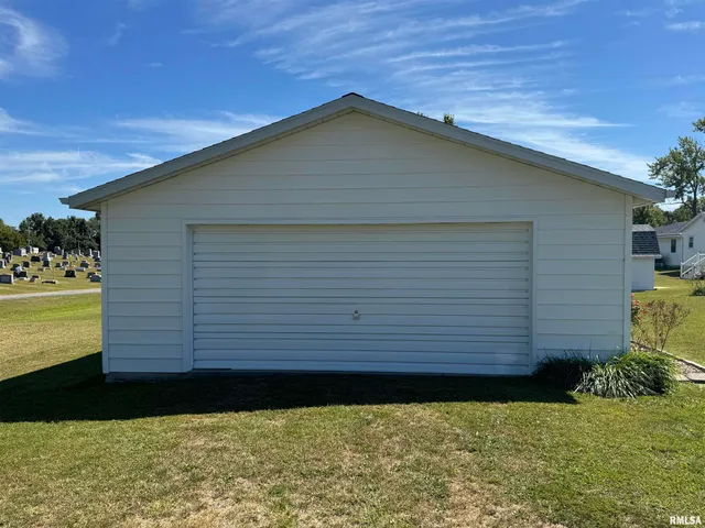 $120,000 | 960 Barbee Avenue, Louisville, IL 62858