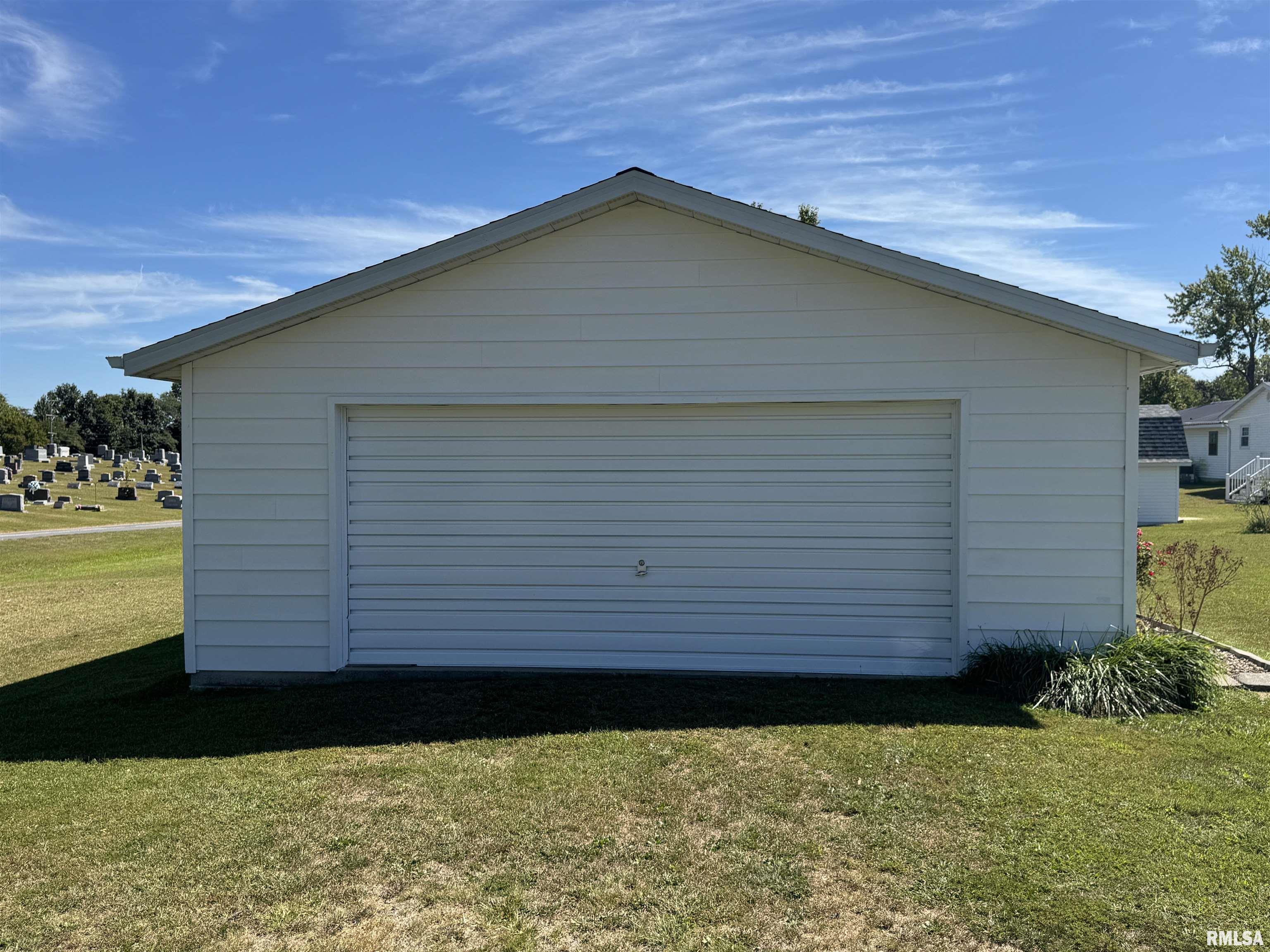 960 Barbee Avenue Louisville, IL 62858 - Photo 29 of 51