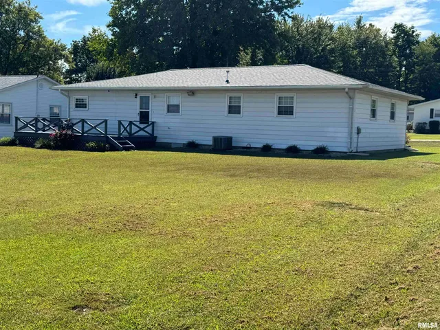 $120,000 | 960 Barbee Avenue, Louisville, IL 62858