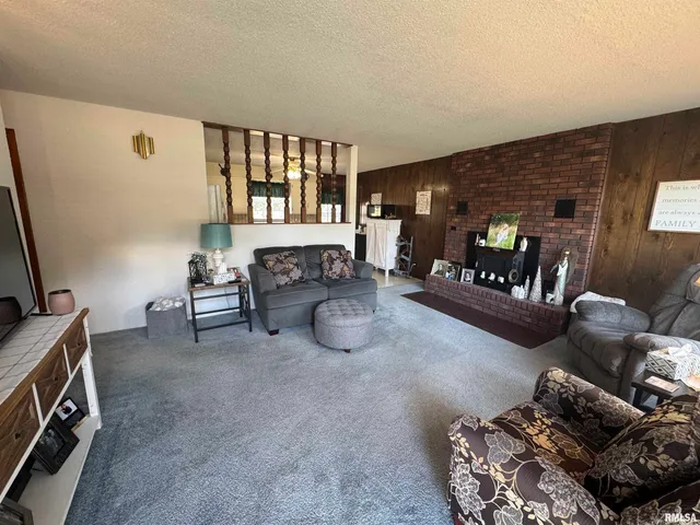 $120,000 | 960 Barbee Avenue, Louisville, IL 62858