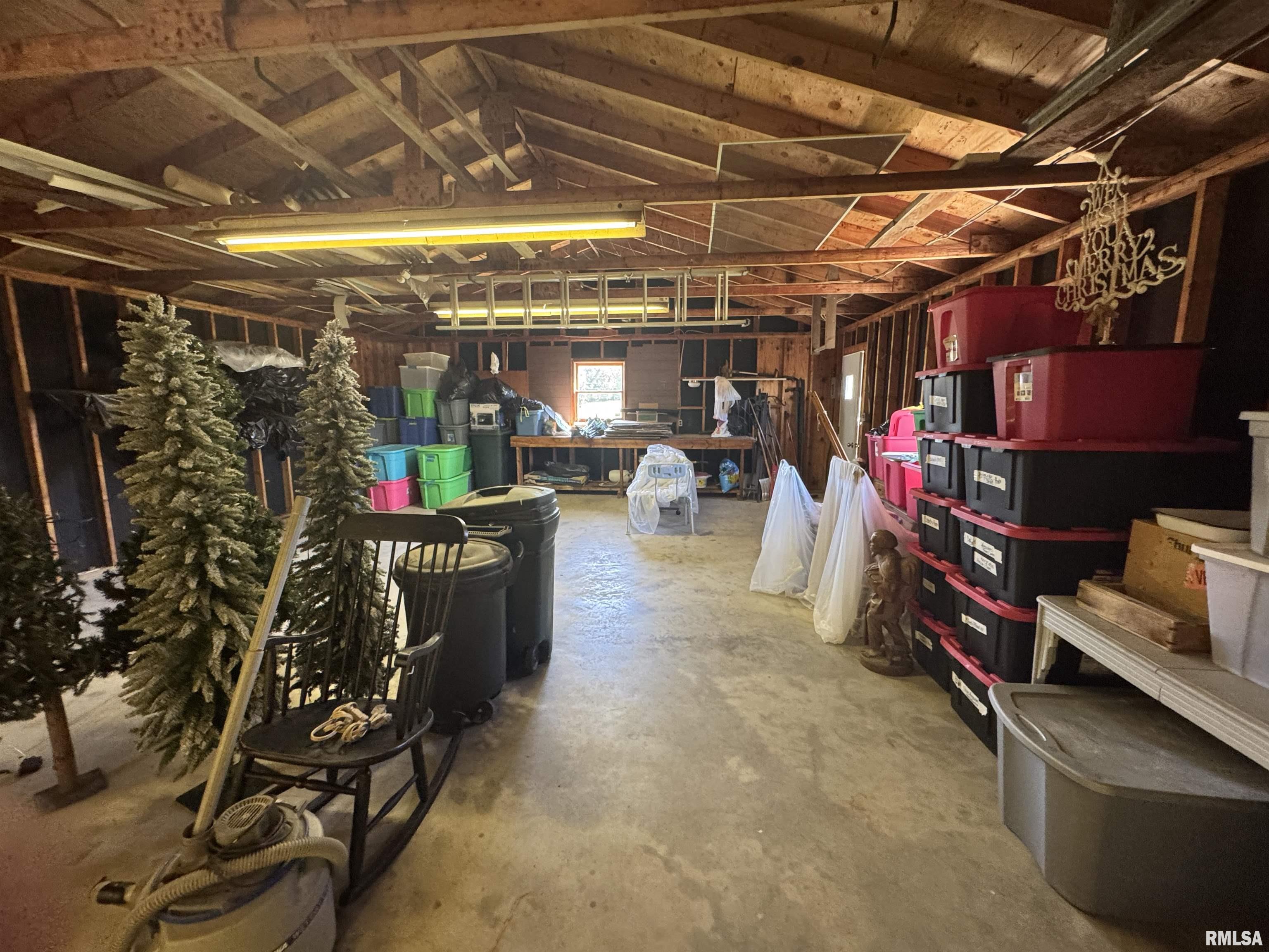 960 Barbee Avenue Louisville, IL 62858 - Photo 32 of 51