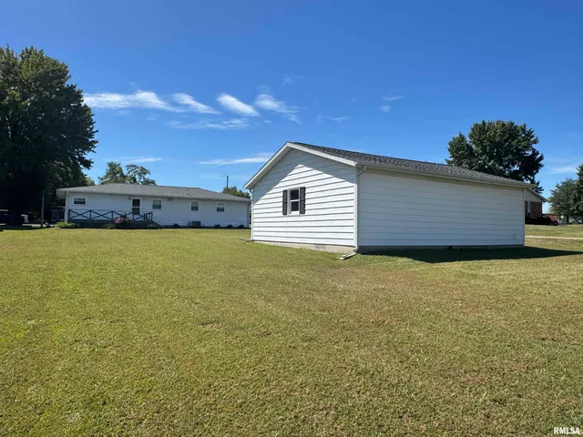 $120,000 | 960 Barbee Avenue, Louisville, IL 62858