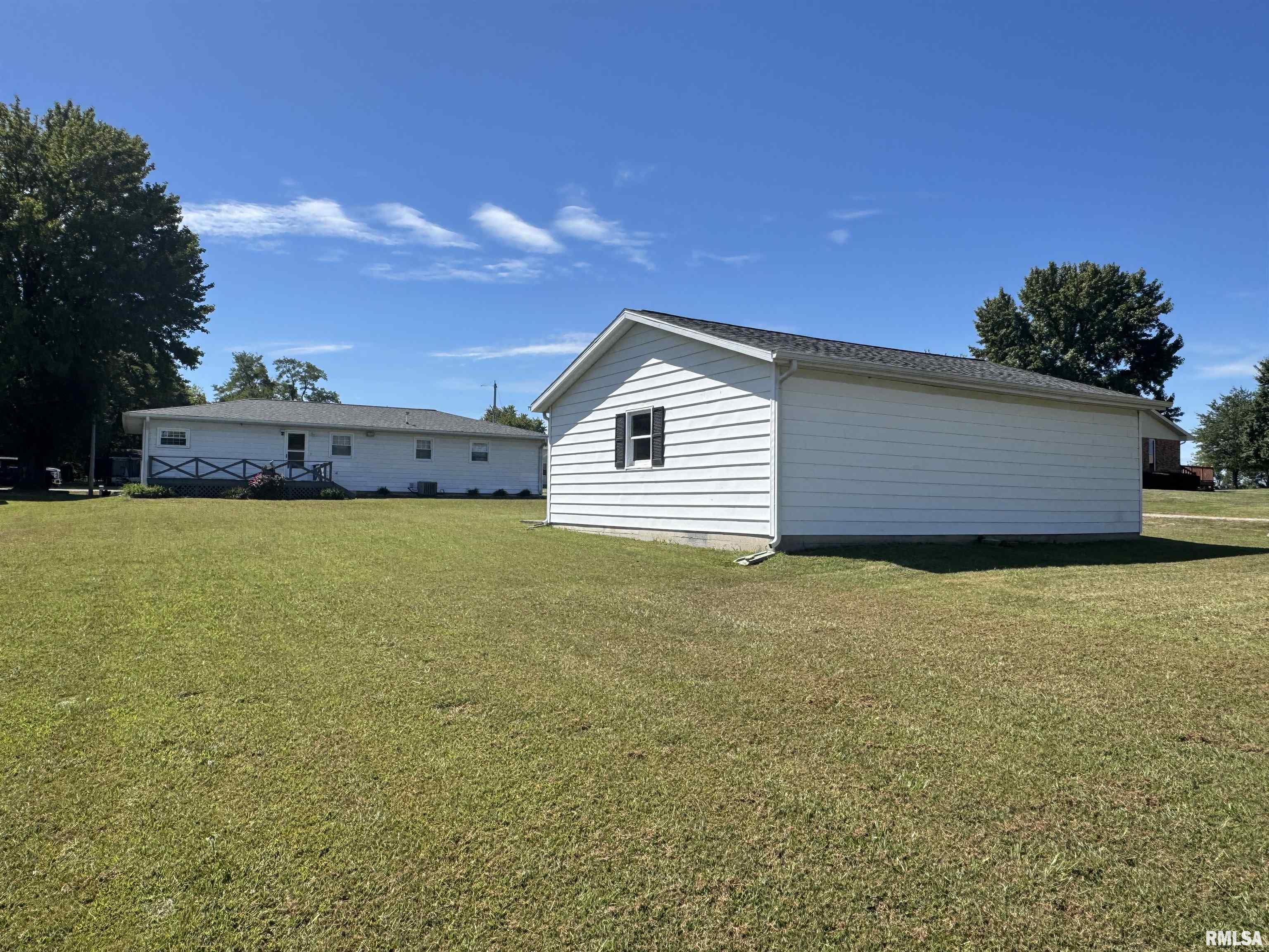 960 Barbee Avenue Louisville, IL 62858 - Photo 33 of 51