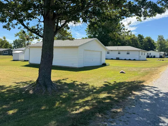 $120,000 | 960 Barbee Avenue, Louisville, IL 62858