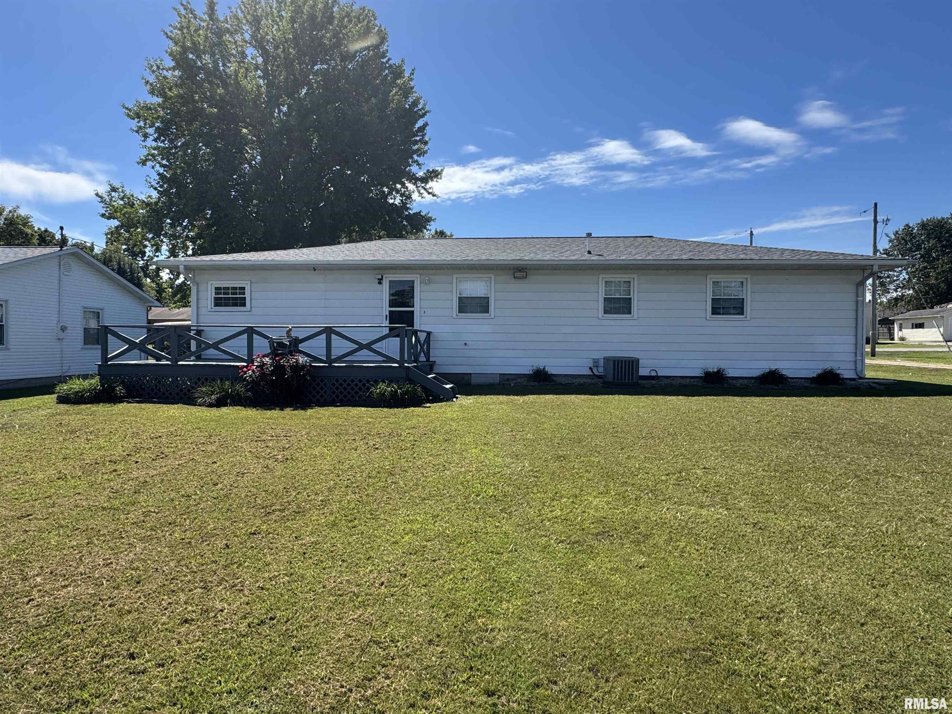 960 Barbee Avenue Louisville, IL 62858 - Photo 37 of 51