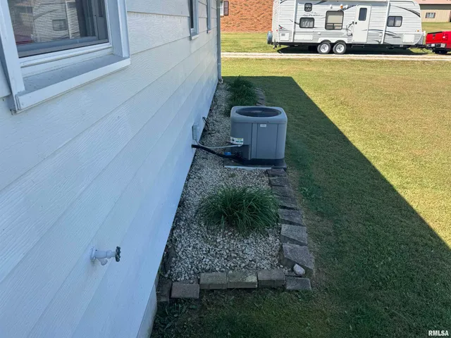 $120,000 | 960 Barbee Avenue, Louisville, IL 62858