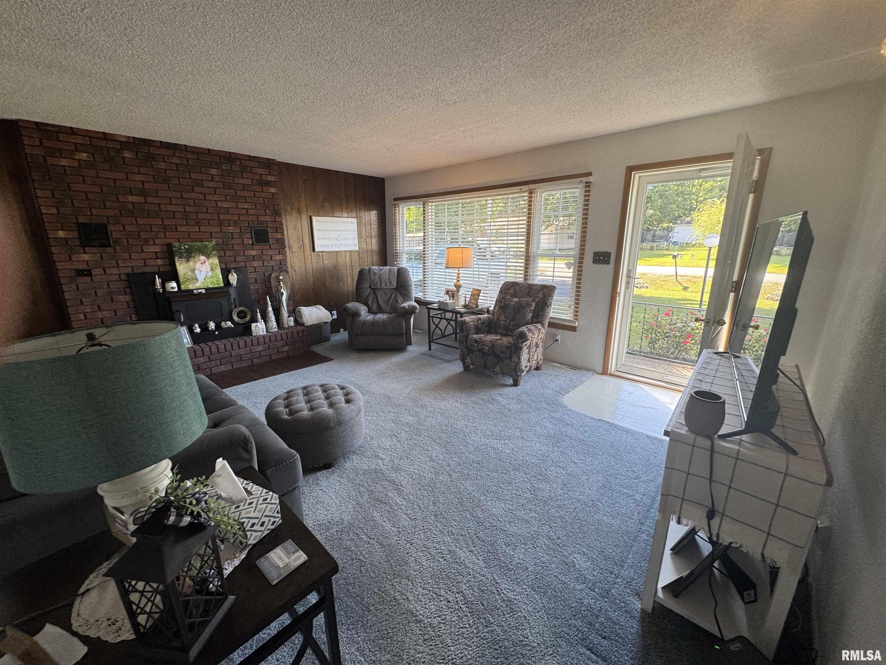 960 Barbee Avenue Louisville, IL 62858 - Photo 4 of 51