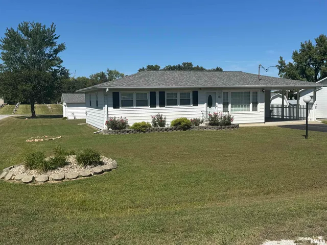 $120,000 | 960 Barbee Avenue, Louisville, IL 62858